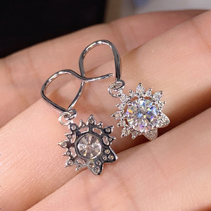 Orecchini a Perno con Fiore per Donne, Stile Estivo Dolce, Accessori Minimalisti per Uso Quotidiano - Product Image 3