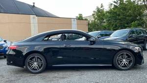 Mercedes E53 4matic Coupé 2019, couleur extérieure noire, couleur intérieure noire, consommation de carburant 21 km/l en ville / 28 km/l en route, moteur 3.0L V-6 hybride - Product Image 3