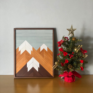 Décoration murale personnalisée en bois de pin moderne 2025 faite à la main et support d'ordinateur élégant - Product Image 1