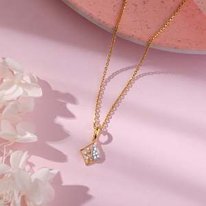 Colgante de diamante cultivado en laboratorio de la colección GIVA Heer en oro con diseño de rombos - Product Image 3