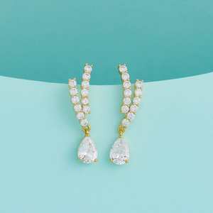 Boucles d'oreilles pendantes tendance pour femmes en alliage de zinc, forme goutte d'eau, pour occasions festives 192974 - Product Image 1