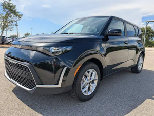SUV Soul-S 2017 d'occasion en bon état, transmission automatique, sièges en cuir, toit ouvrant panoramique, disponible à l'exportation - Product Image 2