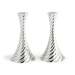 Ensemble de bougeoirs modernes en aluminium torsadé argenté avec spirale en métal pour la maison, la table et le mariage. - Product Image 1