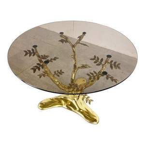 Table basse de construction en aluminium durable avec base gravée de fleurs et surface en verre conçue pour les zones à fort trafic élégantes - Product Image 3
