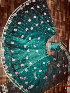 Lehenga choli เสื้อผ้าอินเดียแบบดั้งเดิมผ้าปักลายด้วยผ้าไหมงาช้างกันชื้นการป้องกันแสงแดด - Product Image 5