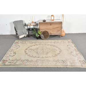 Alfombra de lana clásica Beige de 5,3x8 pies, diseño de retazos turcos para sala de estar o mesita de noche, respaldo de látex para adolescentes - Product Image 1