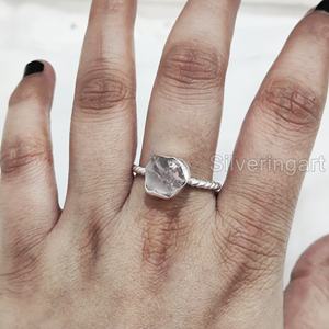 Anillo de piedra en bruto para mujer, piedra preciosa de cuarzo rosa crudo Natural, piedra natal de abril, banda trenzada hecha a mano, anillo de Plata de Ley 925 - Product Image 1