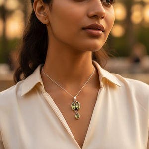 Colgante Geométrico Moderno para Mujer con Plata 925, Oro Rosa de 14K, Diamantes y Baño de Rodio - Joyería con Gema de Peridoto Verde - Product Image 1