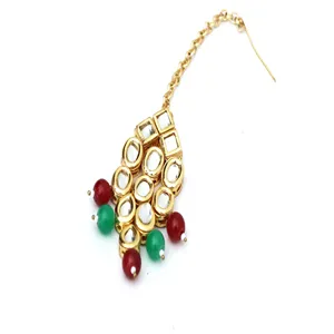 Ensemble de collier choker indien Kundan avec boucles d'oreilles plaquées or 24 carats et Maang Tikka, bijoux de mariée raffinés avec pierres en zircon - Product Image 6
