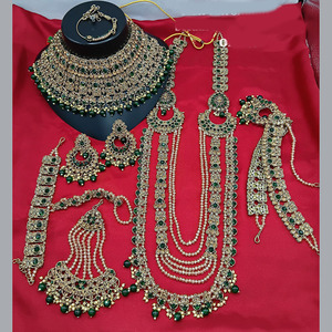 Ensemble de mariée en plaqué or de créateur orné de cristaux autrichiens étincelants et de perles parfaites pour les mariages et les occasions festives - Product Image 3