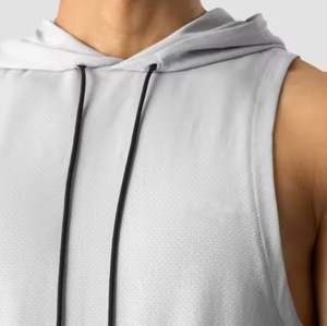 Débardeur d'entraînement à capuche pour hommes, short durable et à séchage rapide, adapté aux entraînements intenses et aux routines de fitness - Product Image 5