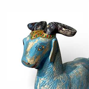 Figura de Cabra Rústica Antigua, Diseño Artesanal en Resina - Product Image 3