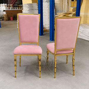 Chaise de mariage rectangulaire avec dossier rembourré en acier inoxydable doré et revêtement rose pour les mariages et les événements de banquet - Product Image 1