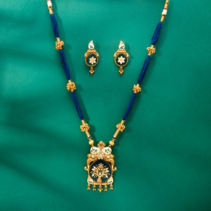 Très demandé Élégant Antique Plaqué Or Meenakari Pendentif Ensemble Bijoux de Mode avec un Look Tendance - Product Image 1