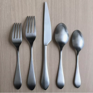 Ensemble de couverts en acier inoxydable avec manche martelé unique, cuillère et fourchette argentées, pour les fêtes - Product Image 1