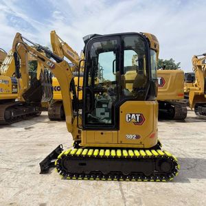 Miniexcavadora CAT 302 CR duradera, equipo pequeño y resistente con orugas para trabajos agrícolas, paisajismo, excavación de zanjas, excavación y demolición. - Product Image 6