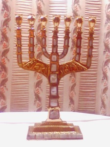 เชิงเทียนโลหะสีเงินโบราณวางกลางโต๊ะสูงพร้อมไฟคริสต์มาสใช้ในบ้านของตกแต่งเชิงเทียนคริสต์มาส - Product Image 6