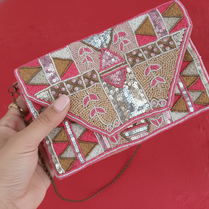 Bolso de Mano Geométrico Bohemio de Lujo Rivara para Mujer, con Cuentas Hechas a Mano, Forro de Seda, Bordado, Pedrería, Cadena de Perlas y Lazo de Piel - Product Image 5