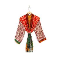 Robe longue élégante en soie indienne patchwork recyclée, douce et respirante, pour l'été et le printemps, idéale pour la plage, les fêtes ou les mariages.
