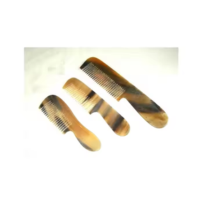 Peine de Cuerno Moderno, Pulido, Hecho a Mano y Ecológico con Forma Personalizable para Uso en Salón de Belleza por Saniya Handicraft - Product Image 2