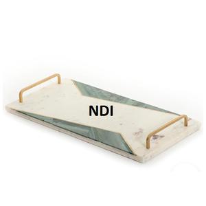 Bandeja de servicio de metal con acabado dorado brillante para desayuno, cena y catering, decoración de cocina y mesa usada - Product Image 1