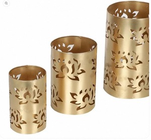 เชิงเทียนเหล็กพิมพ์ลายดอกไม้เคลือบด้วยผง - Product Image 5