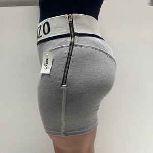 Short de yoga d'entraînement écologique respirant 100% coton pour femmes avec fleurs de ceinture - Product Image 1