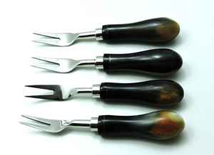 Ensemble de 4 fourchettes à fruits de luxe en acier inoxydable avec manches en corne naturelle, lavable au lave-vaisselle, pour les dîners de fête - Product Image 6