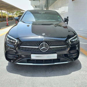 2021 Mercedes-Benz E350 Interior oscuro Asientos de cuero Motor Turbo ACC Control de crucero FWD Drive Modelo Clase E - Product Image 1