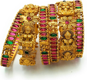 กำไลทองเหลืองชุดห้าชิ้น เครื่องประดับโบราณสีทองแบบวัด พระแม่ลักษมี ประดับทับทิมและมรกต มีจำหน่ายในราคาขายส่ง - Product Image 1