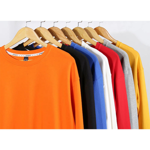 Pull-over à col rond unisexe 300gsm en coton et polyester Sweatshirts vierges de grande taille avec logo personnalisé - Product Image 2