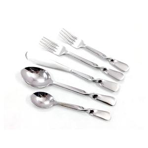 Ensemble de 4 couverts en acier inoxydable avec poignées en métal Table à manger parfaite Ustensiles de cuisine Usage quotidien Couverts plaqués couleur argent - Product Image 3