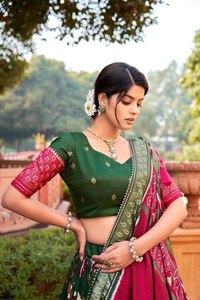 Diseñador nupcial Lehnga Choli para niñas Fiesta Vestidos de novia Lehenga Choli A precio al por mayor con tela georgatte - Product Image 2