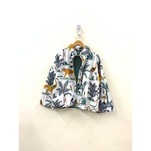 Veste en coton imprimé au motif Jungle Darbar, couleur ivoire, style safari, avec col montant, respirante, design estival, finition soignée - Product Image 3