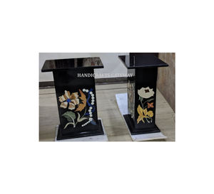 Belle forme rectangulaire dans un look nouvellement magnifique avec une base de table incrustée de marbre noir de haute qualité pour plusieurs utilisations - Product Image 1