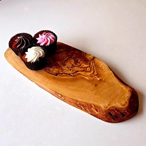 Planche à découper en bois brut faite à la main, parfaite pour la préparation en cuisine, la présentation sur table et les cadeaux, fabriquée à la main en Inde - Product Image 5