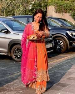 Vêtements modernes pour femmes les plus vendus Haut long en fausse georgette avec filet doux Kurta pour une tenue de fête au meilleur prix - Product Image 1