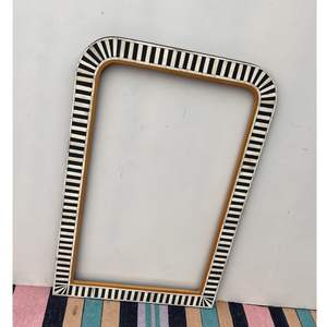 Miroir mural artisanal en incrustation d'os avec motif floral, miroir décoratif haut de gamme pour les intérieurs modernes et classiques - Product Image 2