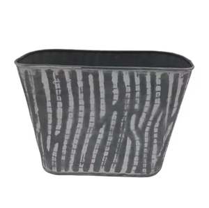 Vente en gros de jardinières en métal fer forgé, design moderne, durables, légères, pour intérieur et extérieur, finition galvanisée, fabrication artisanale, personnalisables - Product Image 4