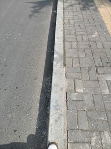 Bordure <span class=keywords><strong>de</strong></span> trottoir en granit naturel PerfectStone, coupée droite, pour projets <span class=keywords><strong>de</strong></span> construction <span class=keywords><strong>de</strong></span> bordures <span class=keywords><strong>de</strong></span> routes municipales - Product Image 4