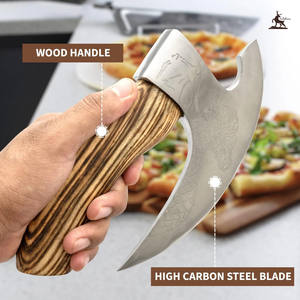 เครื่องตัดพิซซ่าเนื้อโลหะคาร์บอน2025แบบพรีเมี่ยมสำหรับใช้ในบ้านร้านอาหารการออกแบบโดยช่างฝีมือไวกิ้งปลอกหุ้มหนัง2025 - Product Image 2