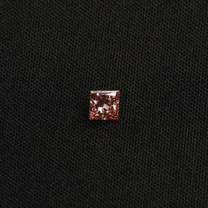 เพชรทรงพิงค์ปรินเซสคัท 2.00 กะรัต สีชมพูแฟนซี ผลิตในห้องปฏิบัติการ ได้รับการรับรองจาก IGI สำหรับทำเครื่องประดับ - Product Image 2