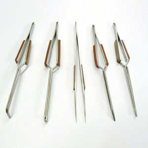 Kit de Pinzas Quirúrgicas Profesionales QNQ de 8 Piezas con Punta de Fibra, Bloqueo Cruzado, Uso Hospitalario, Certificación MFDS Clase II - Product Image 6