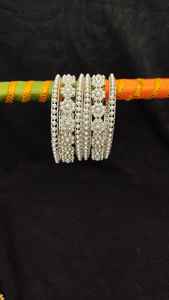 Juego de brazaletes dorados y plateados Royal Rajasthani para mujer, juego de 6 brazaletes para favores de boda y regalo de dama de honor - Product Image 5