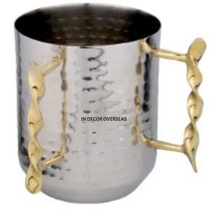Tasse fantaisie élégante de créateur unique martelé de texture argent brillant poli verres en métal robuste avec poignées dorées - Product Image 1