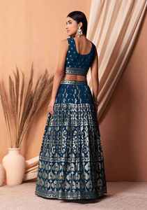 Hermosa ropa de boda Lehenga Choli con lentejuelas e hilo de bordar - Product Image 3