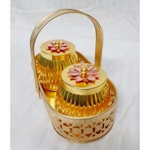 Caja de frutas secas de metal resistente con una cesta abierta, que ofrece una forma única y estética de almacenar frutas secas y otros aperitivos. - Product Image 4