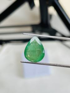 Esmeralda Natural de Zambia, Corte Pera, 4.60 Quilates, Piedra Preciosa de Buena Calidad, Lustre, Color Verde Bonito, Pulido Perfecto para Cualquier Joyería - Product Image 1
