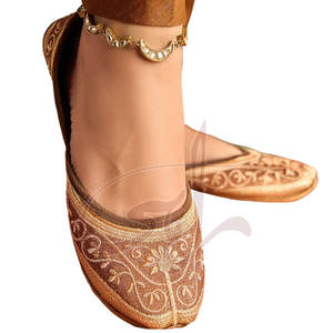 Nuevo Diseño Antideslizante con Suela Suave, Khussa para Mujer, Cuero Genuino de Alta Calidad, Colores y Tallas Personalizables, Venta al Por Mayor - Product Image 2