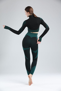 Conjuntos de fitness para yoga y gimnasio para mujer Ropa deportiva de entrenamiento de poliéster/algodón transpirable de 2 piezas con diseño sin costuras - Product Image 3